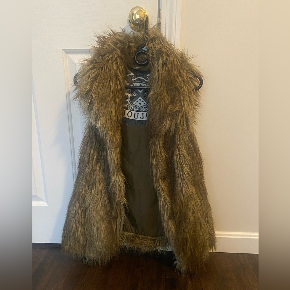 Stay warm,  cozy and stylish with this Faux Fur Vest